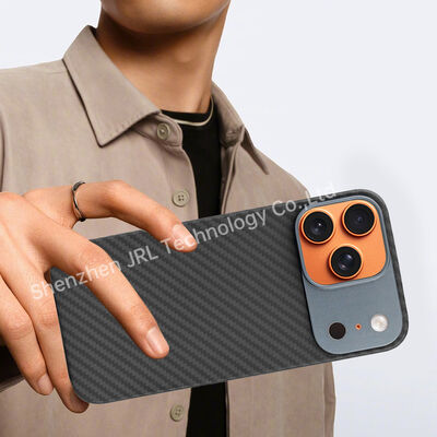 Niestandardowa okładka metalowa ultra cienka okładka z włókna węglowego Aramid dla iPhone'a 17 Pro