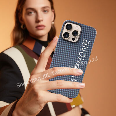 Świecące w ciemności super lekkie etui z włókna aramidowego i węglowego do iPhone 17 Pro
