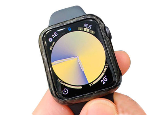 Lekkie, odporne na wstrząsy etui Apple Watch z włókna węglowego