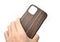 Etui na telefon iPhone 11 z grawerowanym drewnem hebanowym